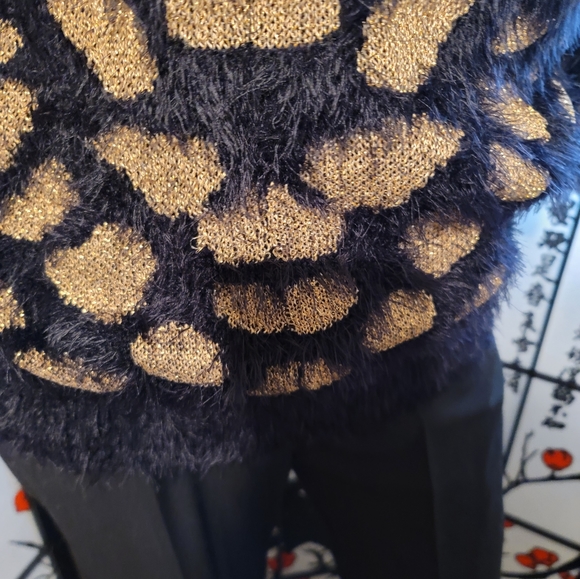 PHILOSOPHY LADIES FUZZY COZY KNIT W/GOLD METALLIC ART/SIZE SMALL - Picture 3 of 9